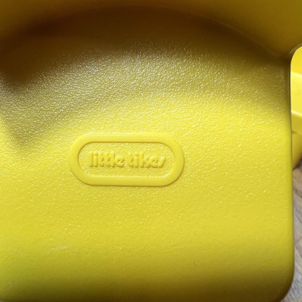 Little Tikes Vintage Dollhouse Patio Furniture Table & 2 Yellow Chairs Picnic - Picture 12 of 12